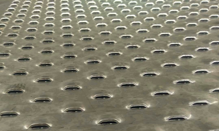 鐵板魚鱗孔沖孔網產品展示